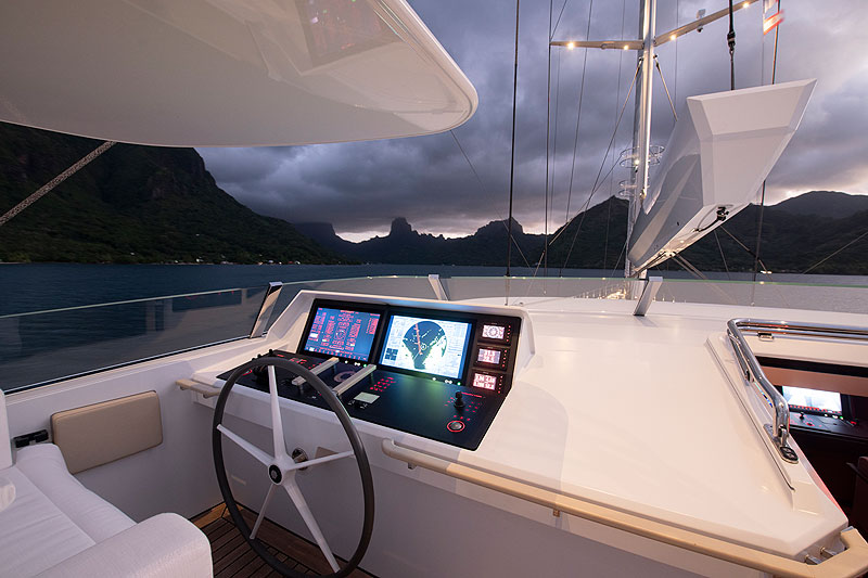 https://www.yachting.su/upload/iblock/10f/SEA-EAGLE-II---byTimMcKenna425-0790.jpg