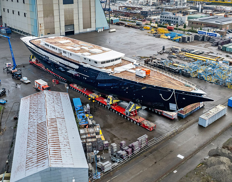 https://www.yachting.su/upload/iblock/3b6/jeff-bezos-yacht-Y721-by-oceanco-guy-fleury-scaled.jpg