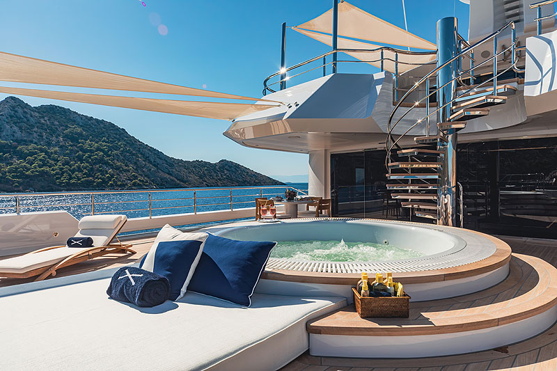 https://www.yachting.su/upload/iblock/54b/Ownerjs-Suite-Private-Jacuzzi.jpg