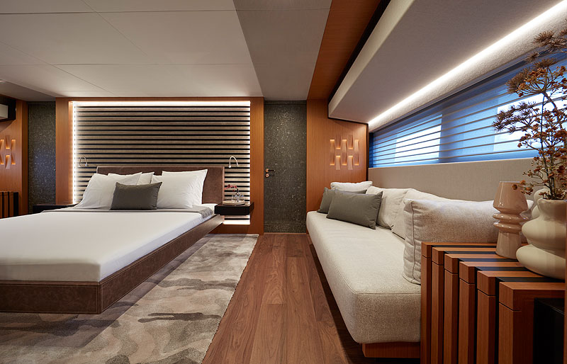 https://www.yachting.su/upload/iblock/573/VAN_DER_VALK_Blue_Jeans_34M_Owners_stateroom_01.jpg