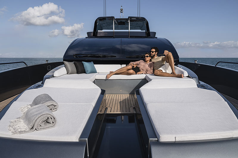 https://www.yachting.su/upload/iblock/68e/Riva-82-Diva_-Exteriors-(16).jpg