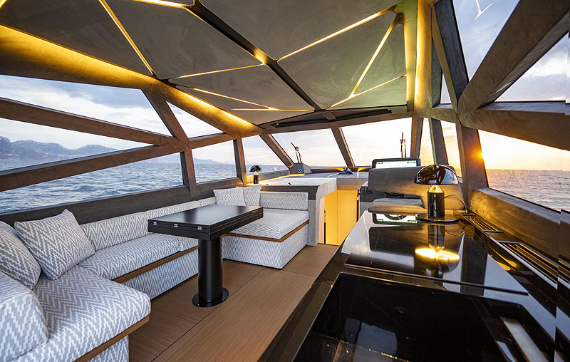 https://www.yachting.su/upload/iblock/802/Evo-R+-interiors-(8).jpg