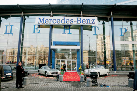 Mercedes-Benz Центру исполнился год