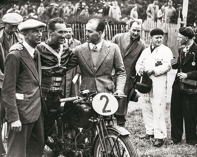 https://www.yachting.su/upload/iblock/bc5/03%201935-Carlo-Guzzi---Stanley-Woods---Giorgio-Parodi-.jpg