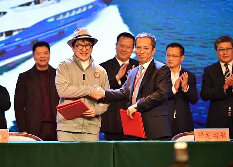 Джеки Чан построил суперъяхту в Китае