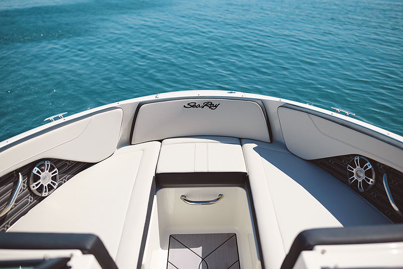 https://www.yachting.su/upload/iblock/c31/2024-SPX-210-Outboard-SPO210-bow-seating-09003.jpg