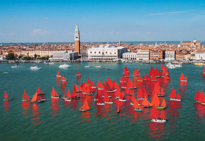 Венецианскую биеннале украсит «Красная регата»