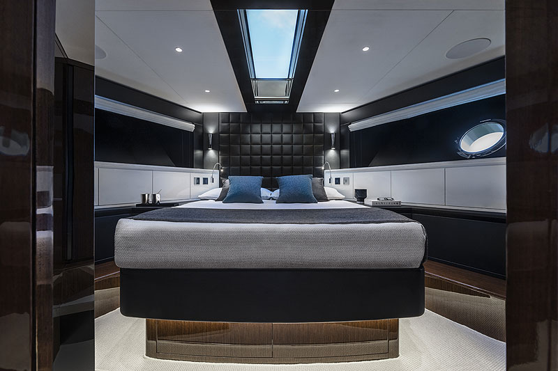 https://www.yachting.su/upload/iblock/ecb/Riva-82-Diva_--Interiors-(37).jpg