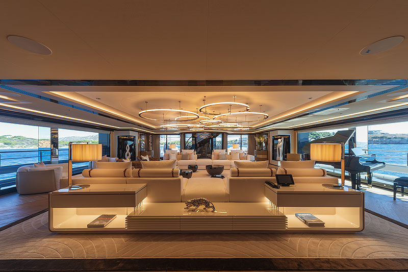 https://www.yachting.su/upload/iblock/fe4/Main-Salon-aft-view.jpg